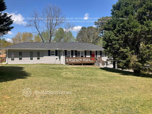property at 2630 Farmington Dr SW