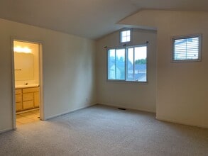 12219 SE 38th St in Bellevue, WA - Building Photo - Building Photo