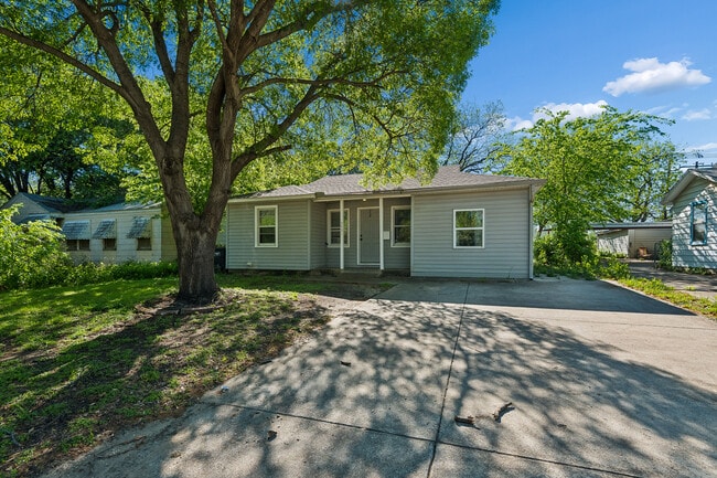 property at 2821 S Hills Ave