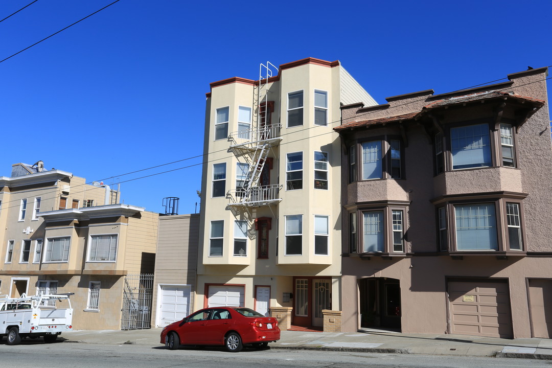 230 Judah St in San Francisco, CA - Building Photo