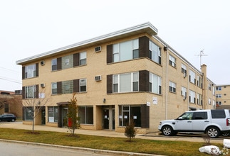 910 Curtiss St in Downers Grove, IL - Building Photo - Building Photo