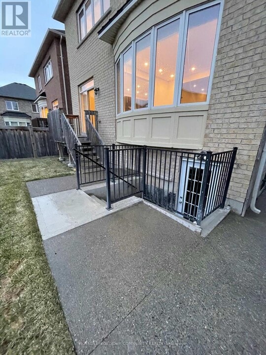 306 Cedar Hedge Rd in Milton, ON - Building Photo