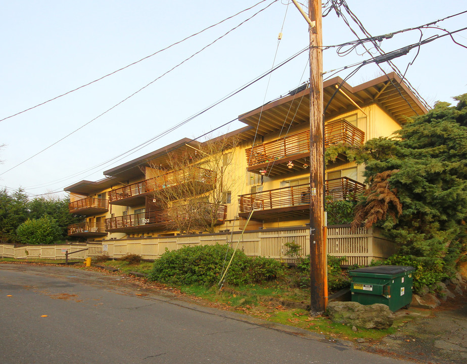 922 Glennwood Ave NE in Renton, WA - Foto de edificio