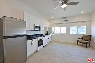 7929 Blackburn Ave in Los Angeles, CA - Building Photo - Building Photo