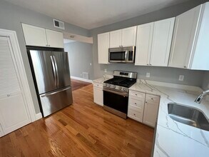 33 Hancock St, Unit 3 in Somerville, MA - Building Photo - Building Photo