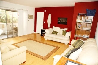 6315 Primrose Ave, Unit 2 in Los Angeles, CA - Building Photo - Building Photo