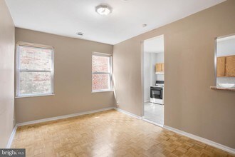 808 S 6th St-Unit -3RD FL in Philadelphia, PA - Building Photo - Building Photo