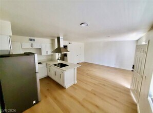 2121 Oceanus Ln in Las Vegas, NV - Building Photo - Building Photo