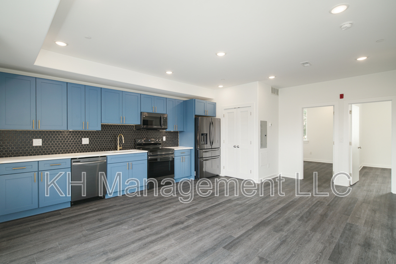 2645 Titan St in Philadelphia, PA - Building Photo