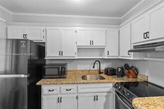 2420 SE 17th St, Unit 301 in Fort Lauderdale, FL - Building Photo - Building Photo