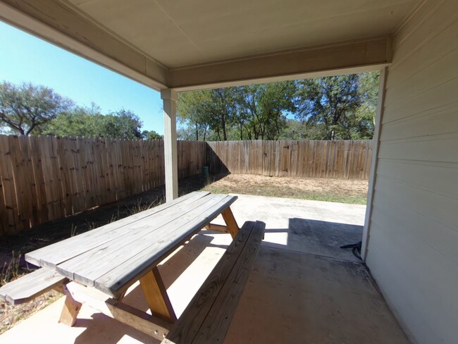 8015 Ashwood Pointe in San Antonio, TX - Building Photo - Building Photo