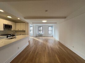 900 W End Ave in New York, NY - Building Photo