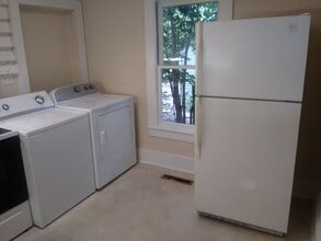 204 Cottage Ln in Chapel Hill, NC - Building Photo - Building Photo