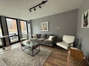 1 E Scott St in Chicago, IL - Building Photo - Building Photo