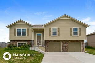 901 E Rockville Terrace in Louisburg, KS - Building Photo