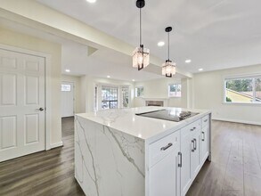 12424 NE 169th St in Woodinville, WA - Building Photo - Building Photo