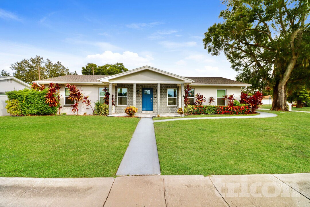 1498 Hunt Ln in Clearwater, FL - Foto de edificio