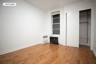 320 W 22nd St in New York, NY - Building Photo - Building Photo