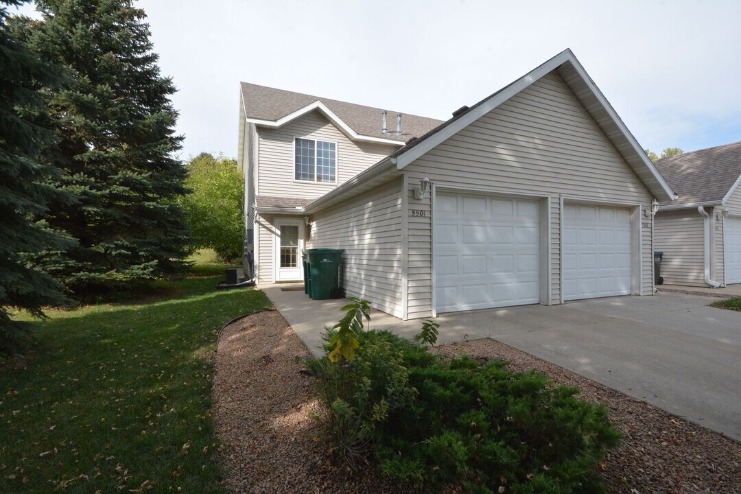 5501 25th Ave NW in Rochester, MN - Building Photo