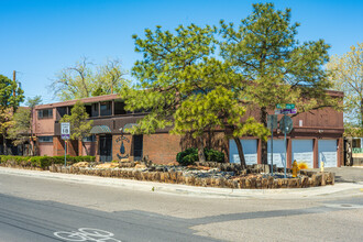 201 Manzano St NE in Albuquerque, NM - Foto de edificio - Building Photo