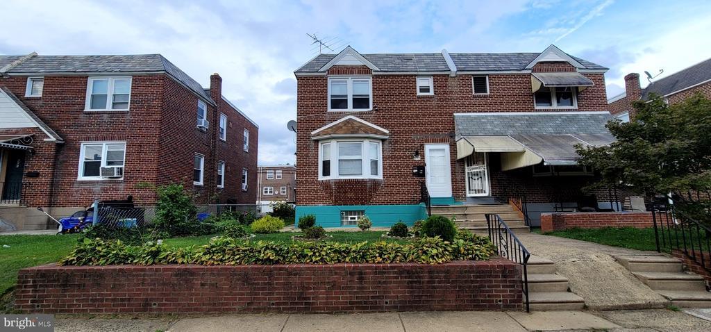 605 Glenview St in Philadelphia, PA - Building Photo