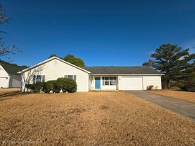 304 Paddock Pl in Jacksonville, NC - Building Photo