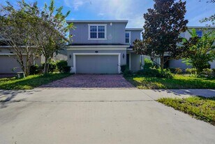 1351 Riley Cir in DeLand, FL - Building Photo