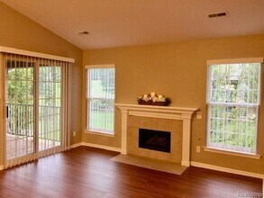 3538 Oakmonte Blvd, Unit 109 in Rochester, MI - Foto de edificio - Building Photo