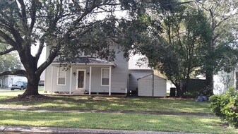 903 N Church St in Jennings, LA - Building Photo