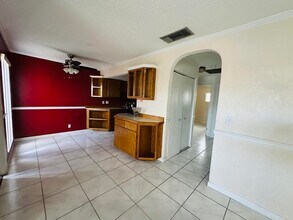 1305 Gateway Dr in Lantana, FL - Building Photo - Building Photo
