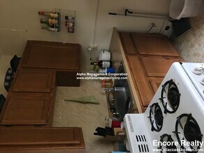 349 Pleasant St in Malden, MA - Foto de edificio - Building Photo