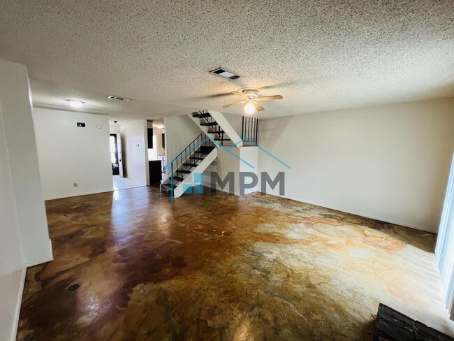 property at 10 Briarwood Cir