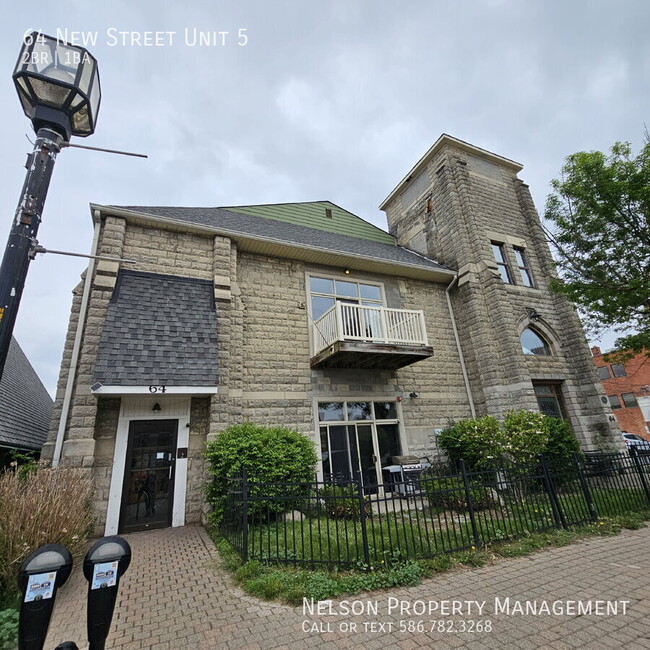 64 New St