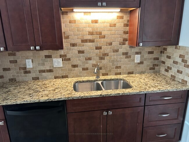 1014 Elm St, Unit # B