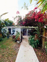 5652 Hayes St-Unit -B in Hollywood, FL - Building Photo - Building Photo