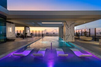 1770 S Post Oak Ln in Houston, TX - Building Photo - Building Photo