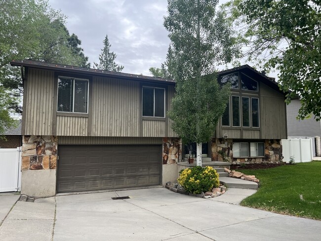 property at 2243 Aspen Hills Dr
