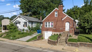 5613 Jennings Station Rd in Jennings, MO - Building Photo - Building Photo