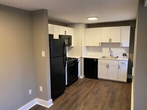 132 S Main St in Phoenixville, PA - Building Photo - Building Photo