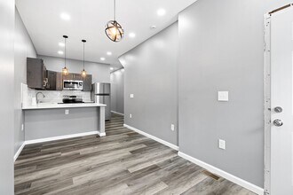 2550 N 12th St, Unit 2 in Philadelphia, PA - Building Photo - Building Photo