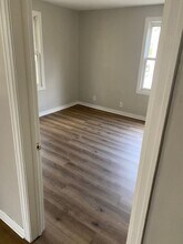 2408 N Hollywood Ave-Unit -Unit 1 in Muncie, IN - Foto de edificio - Building Photo