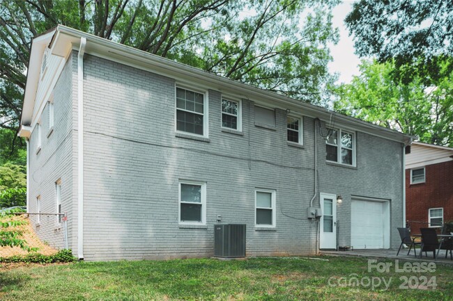 2340 Ashley Rd in Charlotte, NC - Building Photo - Building Photo