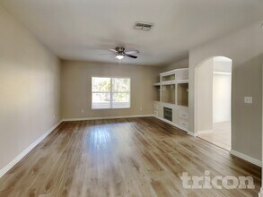 6137 Skylarkcrest Dr in Fish Hawk, FL - Building Photo - Building Photo