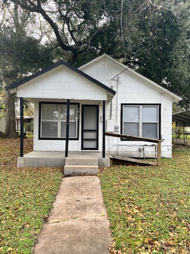 property at 1912 Grace St