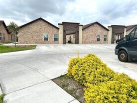 3911 Valeria St, Unit 9 in Edinburg, TX - Building Photo