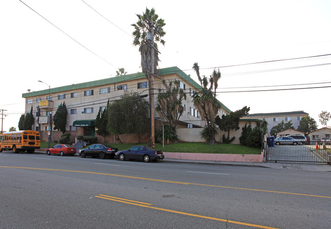 12633 S Figueroa St in Los Angeles, CA - Building Photo - Building Photo