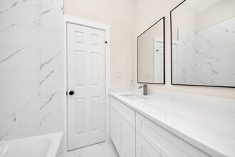 8025 Peachtree St in Houston, TX - Building Photo - Building Photo