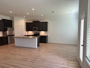 1080 Clearwood Dr in Montgomery, TX - Building Photo - Building Photo
