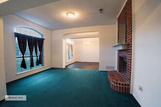 10319 Little Valley Rd in Fort Worth, TX - Foto de edificio - Building Photo