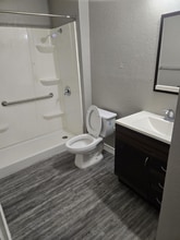 1014 Ware Blvd in San Antonio, TX - Foto de edificio - Building Photo